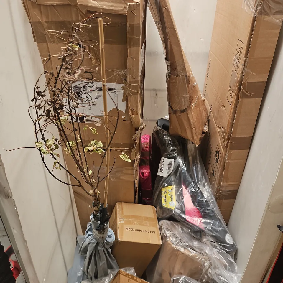 CAGE OF APPROXIMATELY 10 ASSORTED BROKEN ITEMS TO INCLUDE - MIRROR, HOOVER, PLANTS - COLLECTION ONLY