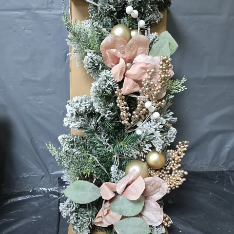 FROSTED PRE-LIT TEARDROP CHRISTMAS WREATH