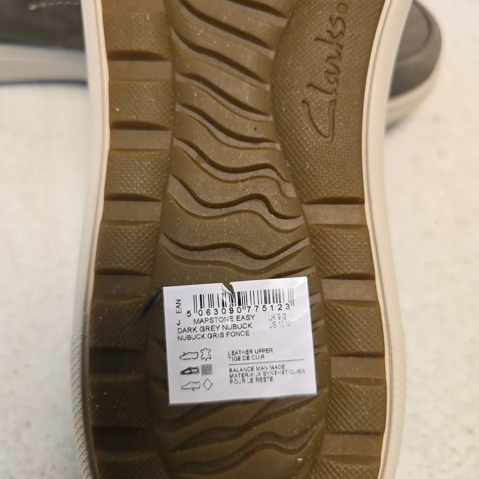 CLARKS MEN’S LEATHER TRAINER – DARK GREY NUBUCK, LACE-UP SIZE 9