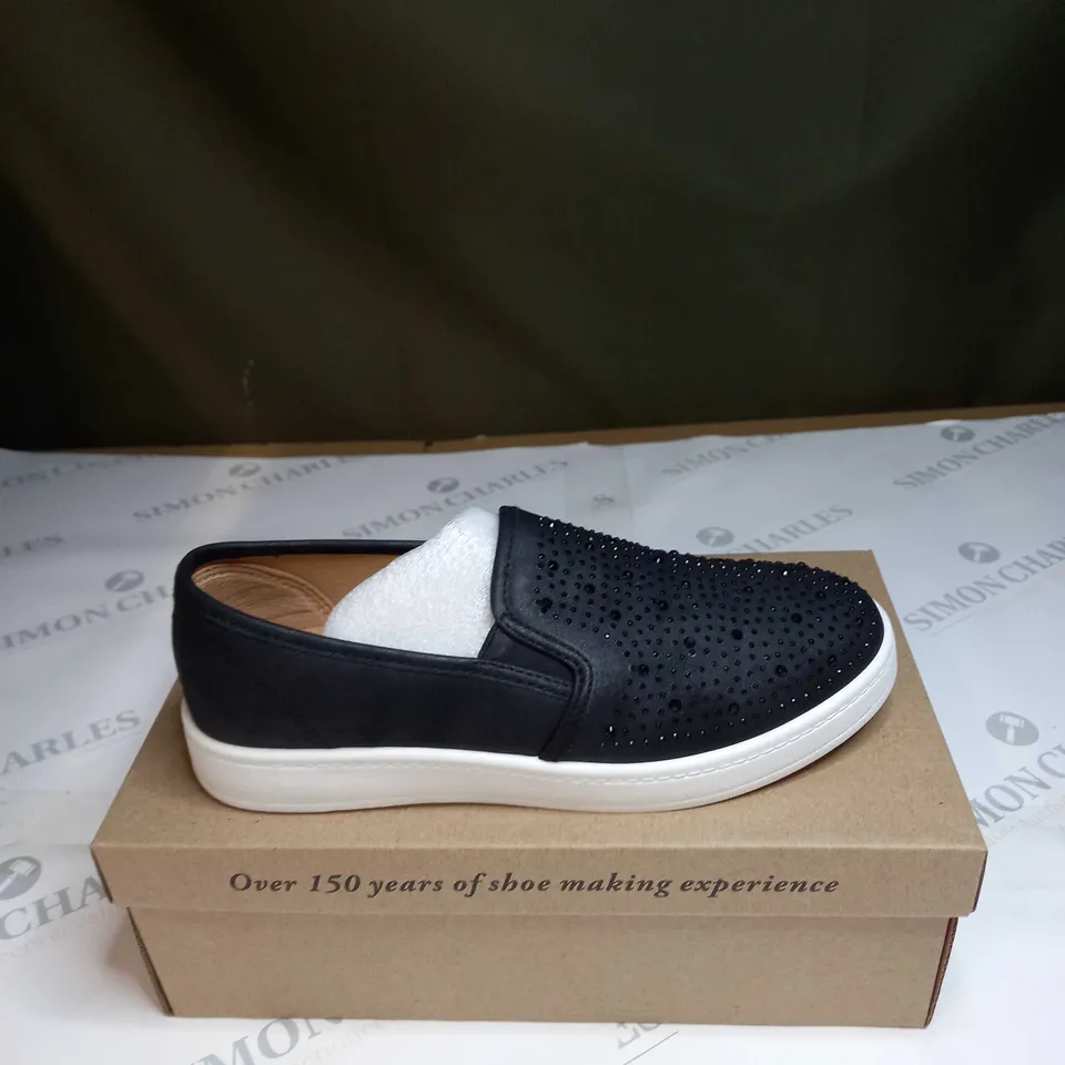 BOXED PAIR OF CUSHION WALK BLACK STUDDED SHOES - SIZE 6