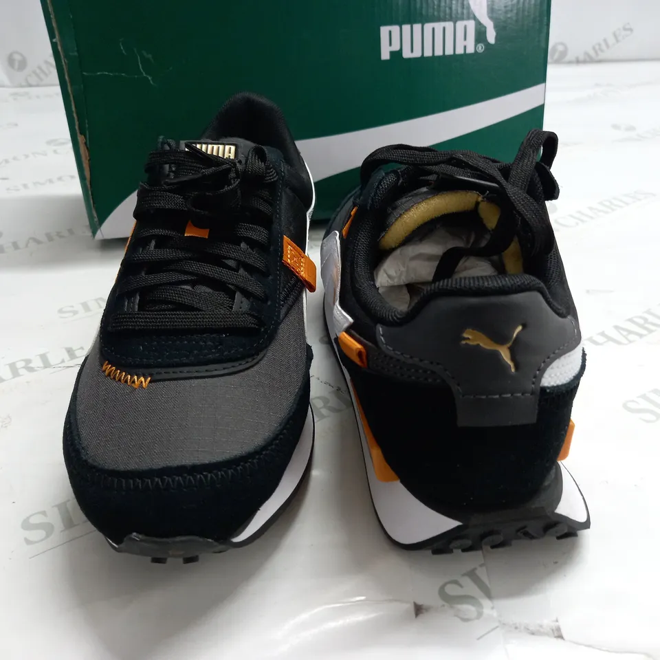 BOXED PAIRS OF PUMA RIDER DISPLACED TRAINERS - UK 8