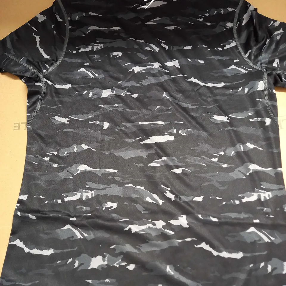 GYMSHARK CAMOUFLAGE T-SHIRT SIZE S