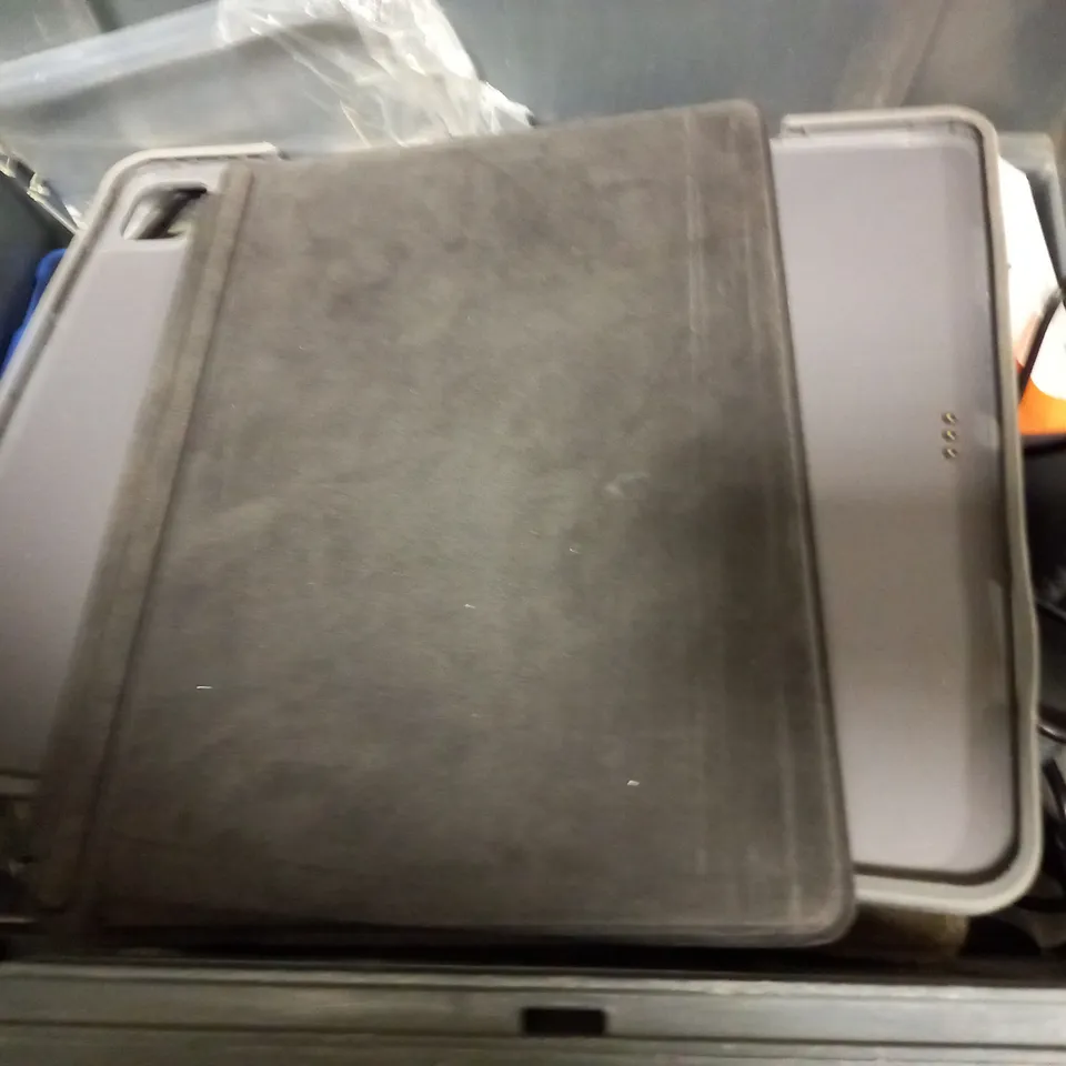 BOX OF APPROXIMATELY 20 ASSORTED ITEMS TO INCLUDE - 3 100GB PAY AS YOU GO - M.2 PORTABLE SSD - INTEGRAL ULTIMA PRO ECT