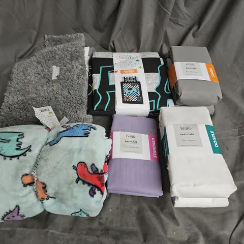BOX OF APPROXIMATELY 10 ASSORTED BEDDING & SOFT FABRICS ITEMS TO INCLUDE - BLANKET - DUVET SET - SHEETS - ETC