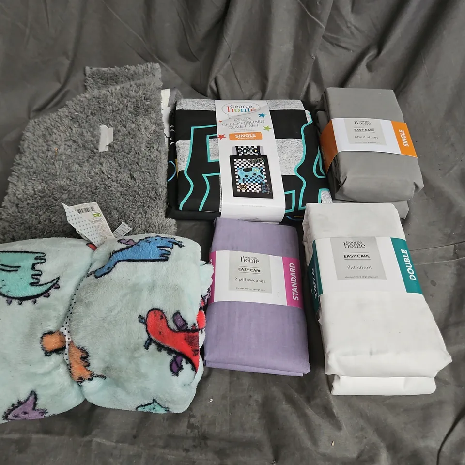 BOX OF APPROXIMATELY 10 ASSORTED BEDDING & SOFT FABRICS ITEMS TO INCLUDE - BLANKET - DUVET SET - SHEETS - ETC
