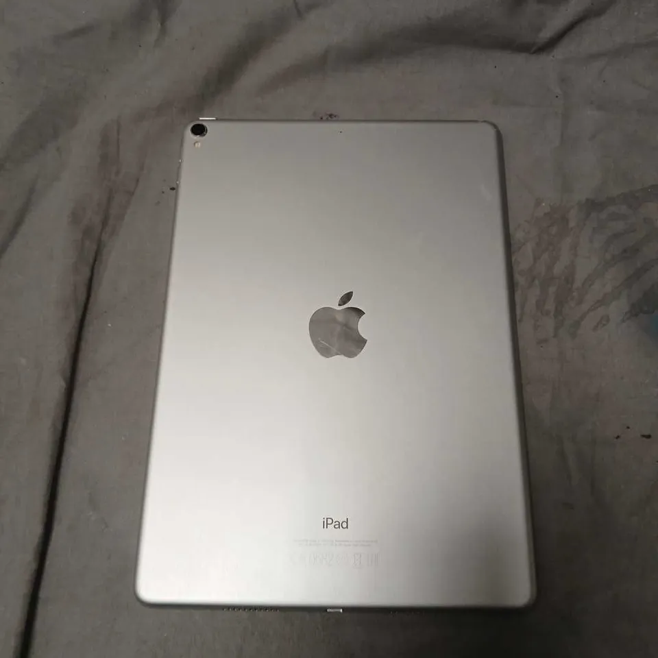 APPLE IPAD PRO 1ST GEN – SILVER