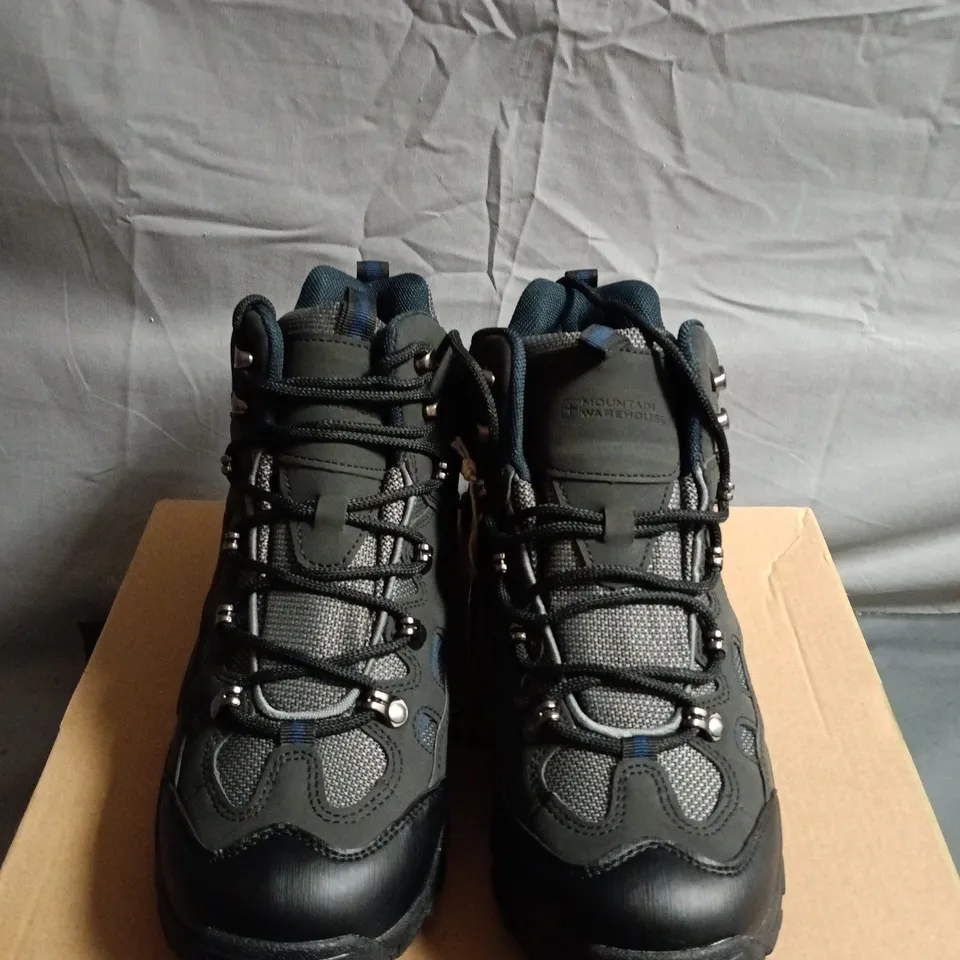 BOXED PAIR OF MOUNTAIN WAREHOUSE HIKING BOOTS, BLACK, UK SIZE 8