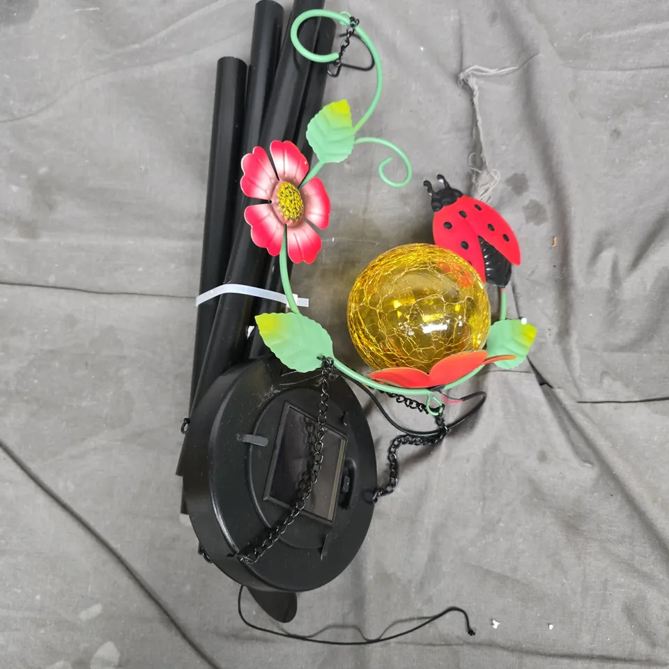 GARDEN SOLAR HANGING LIGHT ORNAMENT WITH FLOWER & LADYBIRD – BLACK BASE