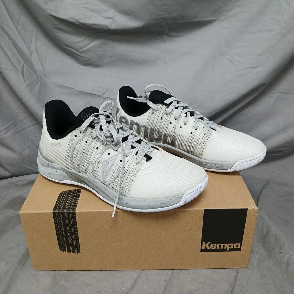 KEMPA WHITE SPORTS TRAINERS - SIZE 9.5