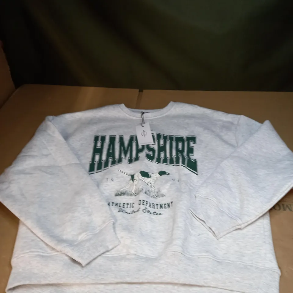 STRADIVARIUS NEW HAMPSHIRE SWEATSHIRT SIZE LARGE