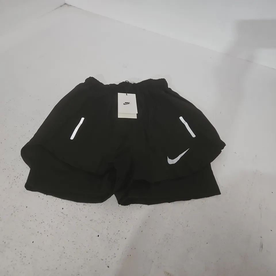 NIKE SPORTS. SHORTS IN BLACK - S