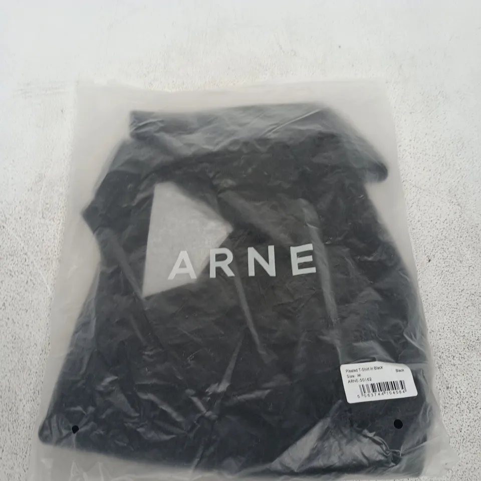 ARNE PRINTED T-SHIRT IN BLACK – SIZE M
