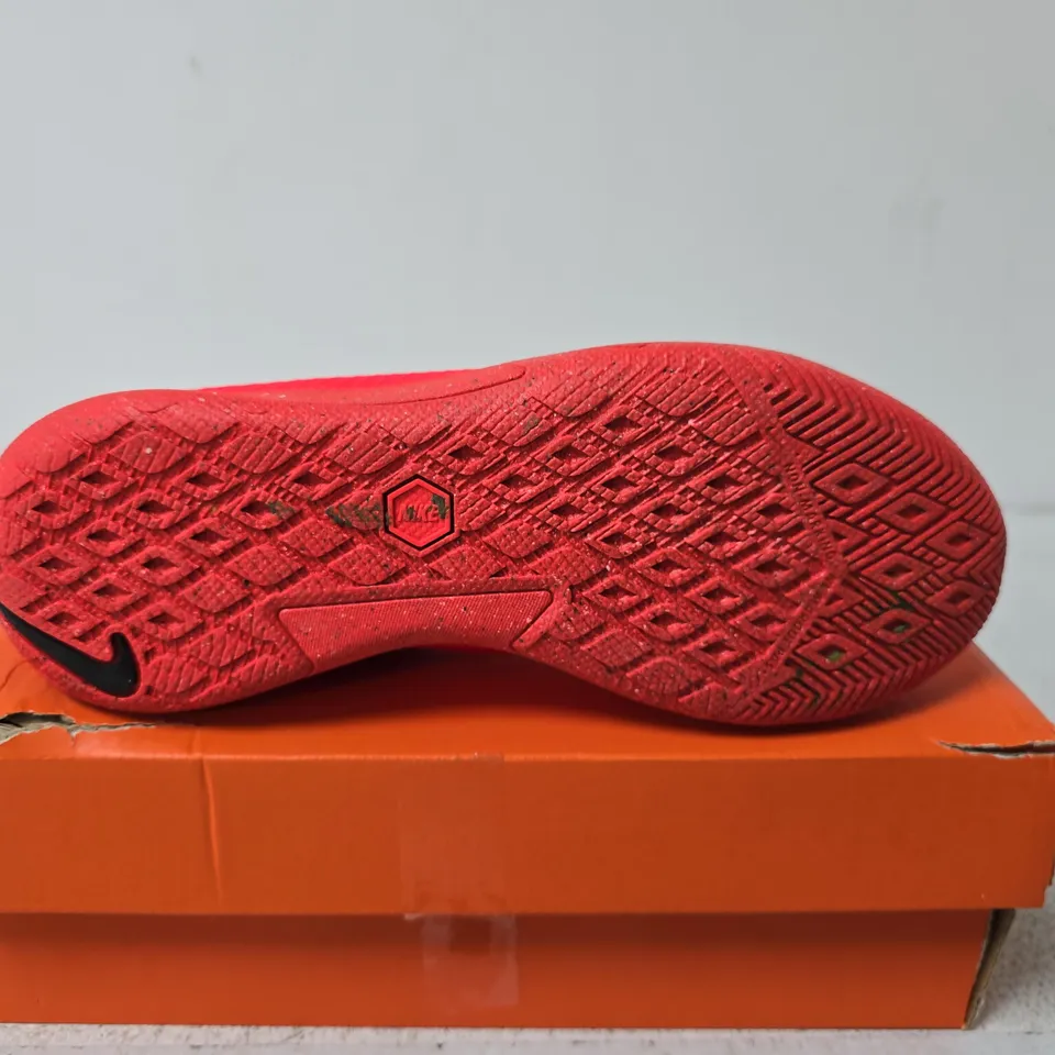 BOXED PAIR OF NIKE JR VAPOR 17 ACADEMY IC FOOTBALL BOOTS – YOUTH UK 3