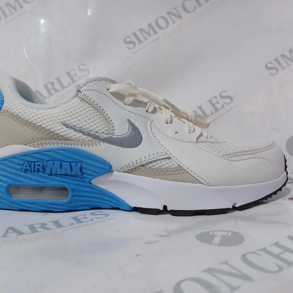PAIR OF NIKE AIR MAX TRAINERS IN WHITE/BLUE UK SIZE 5