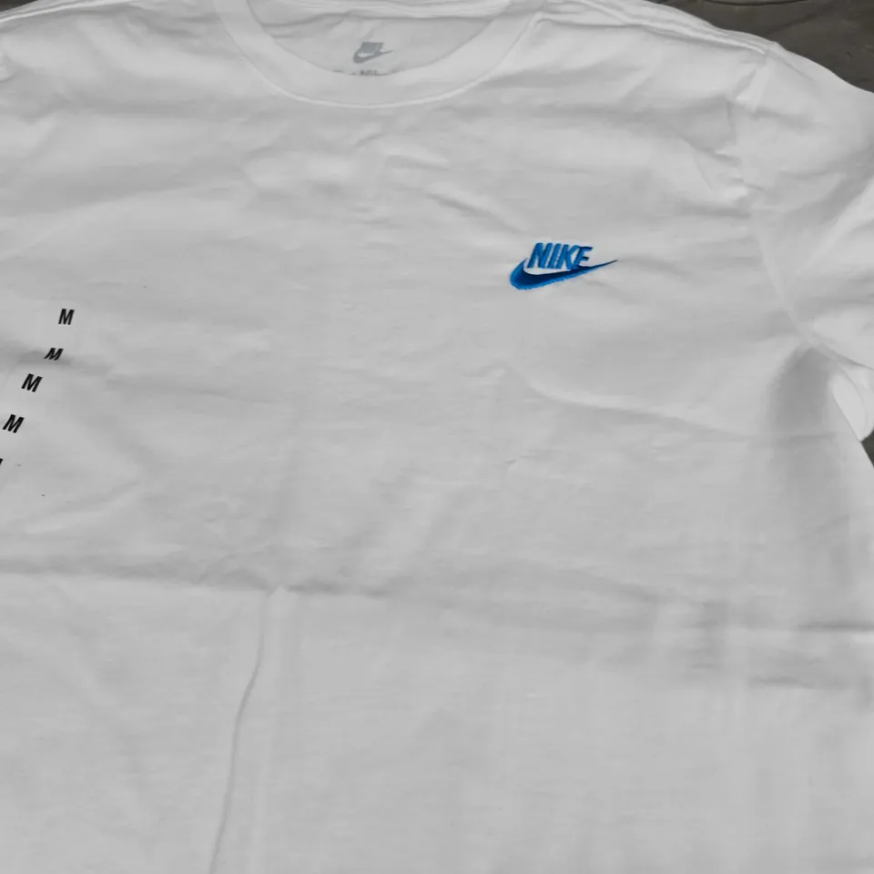 NIKE LOGO CASUAL T-SHIRT - SIZE M