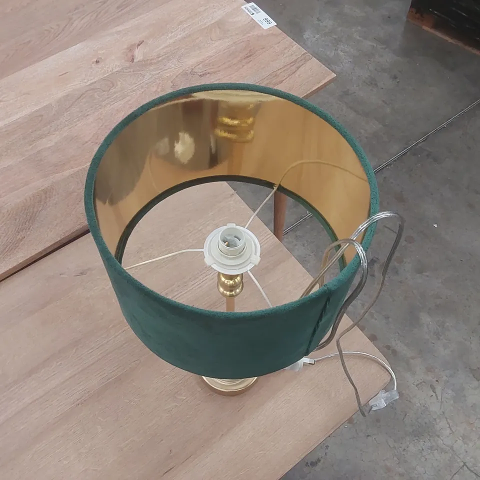 AGETINA INNER LAMP SHADE
FINISH: GOLD BASE/GREEN/GOLD
SHADE