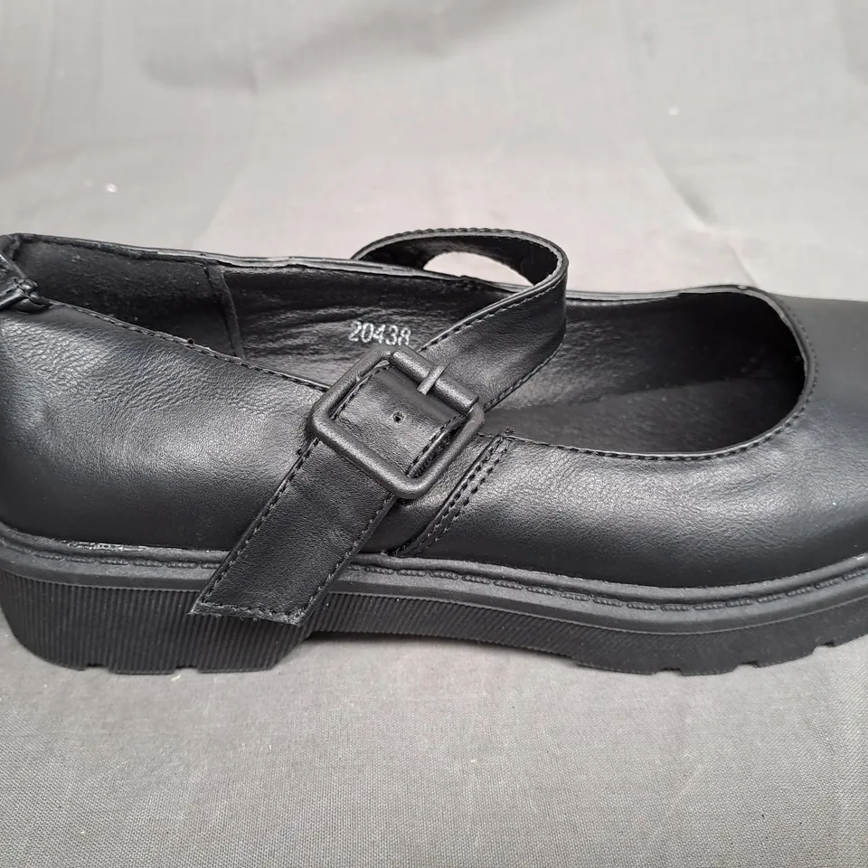 BOX OF APPROXIMATLY 10 BLACK LILLEY SHOE IN VARIOUS SIZES 