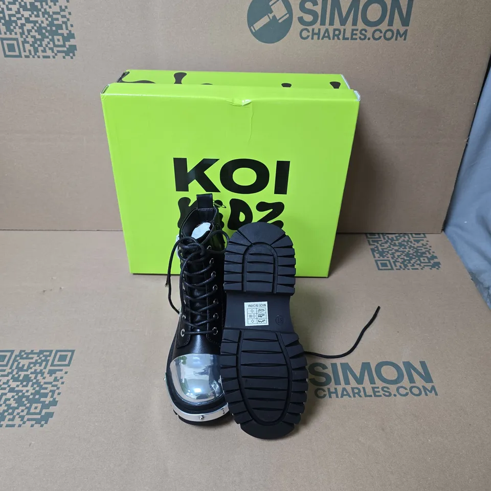 BOXED KOI KIDZ LIL' BORIN HARDWARE BOOTS BLACK / METAL UK SIZE 12 