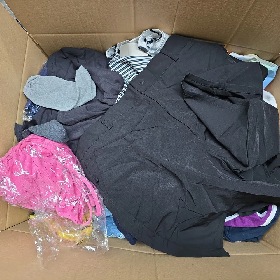 APPROXIMATELY 30 ASSORTED CLOTHING ITEMS IN VARIOUS SIZES, STYLES & COLOURS TO INCLUDE T-SHIRTS, TOPS, DRESSES, ETC - COLLECTION ONLY