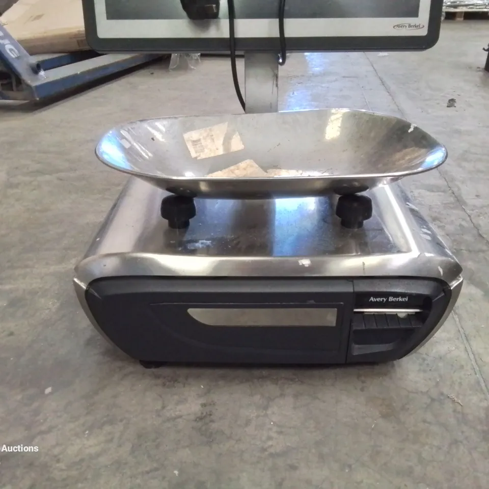 AVERY BERKEL XTI 300 SELF SERVICE LABEL PRINTING SCALE