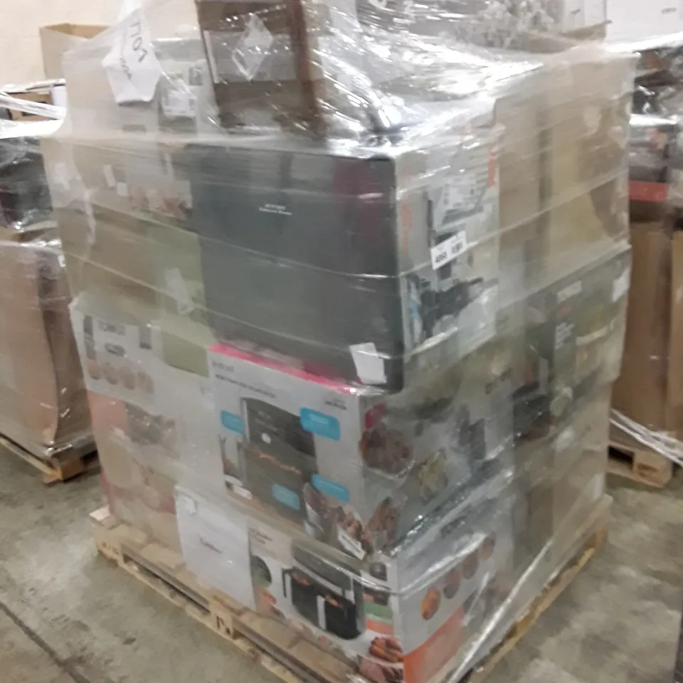 PALLET OF APPROXIMATELY 26 UNPROCESSED RAW RETURN HOUSEHOLD AND ELECTRICAL GOODS TO INCLUDE;