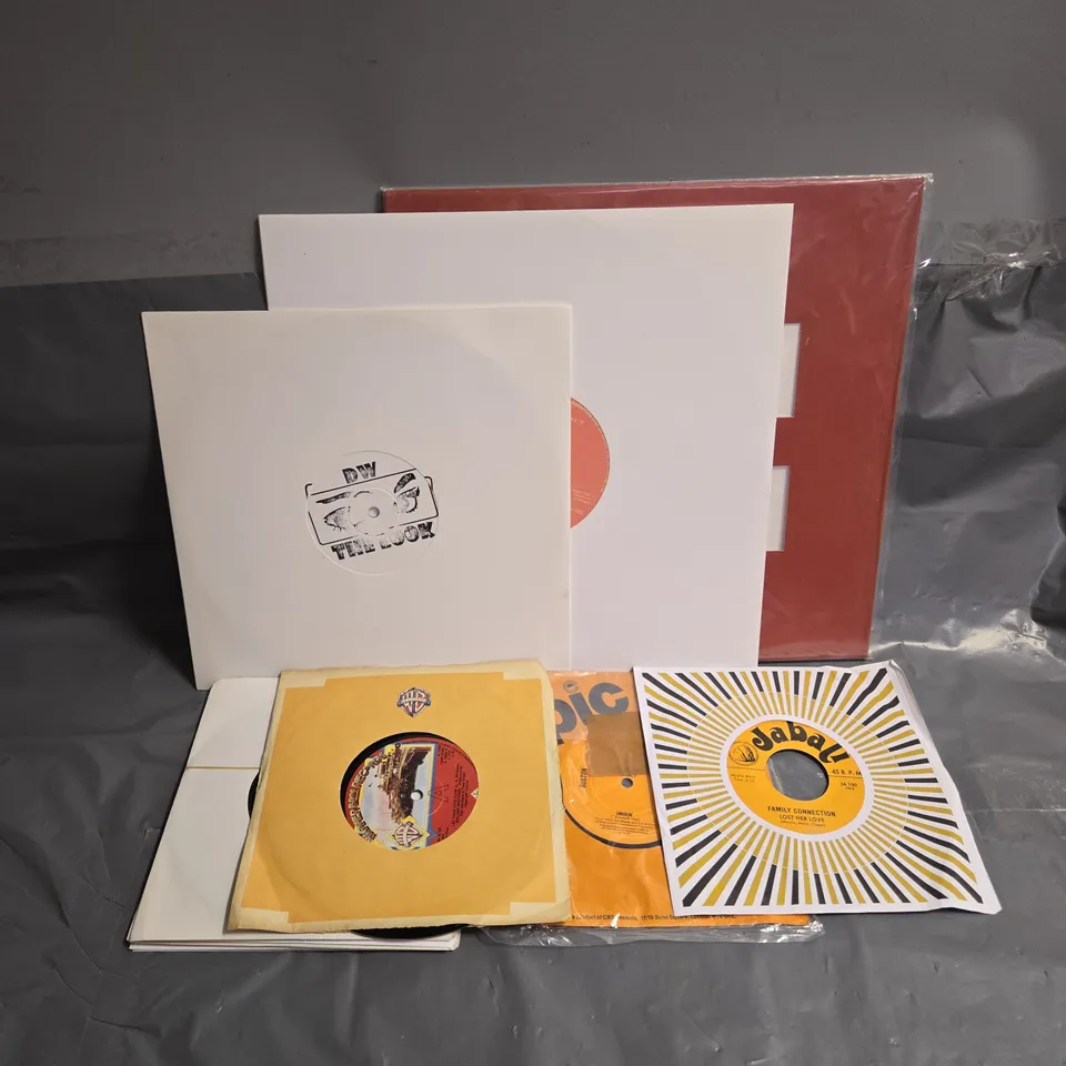 LOT OF APPROXIMATELY 7 ASSORTED VINYL RECORDS, TO INCLUDE - RAW RECORDS 33 1/3 RPM - TWO FINGERS FIGHT! FIGHT! FIGHT! - DW THE LOOK - ETC