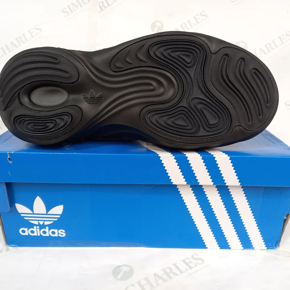 BOXED PAIR OF ADIDAS ADIFOM Q SHOES IN BLACK UK SIZE 9
