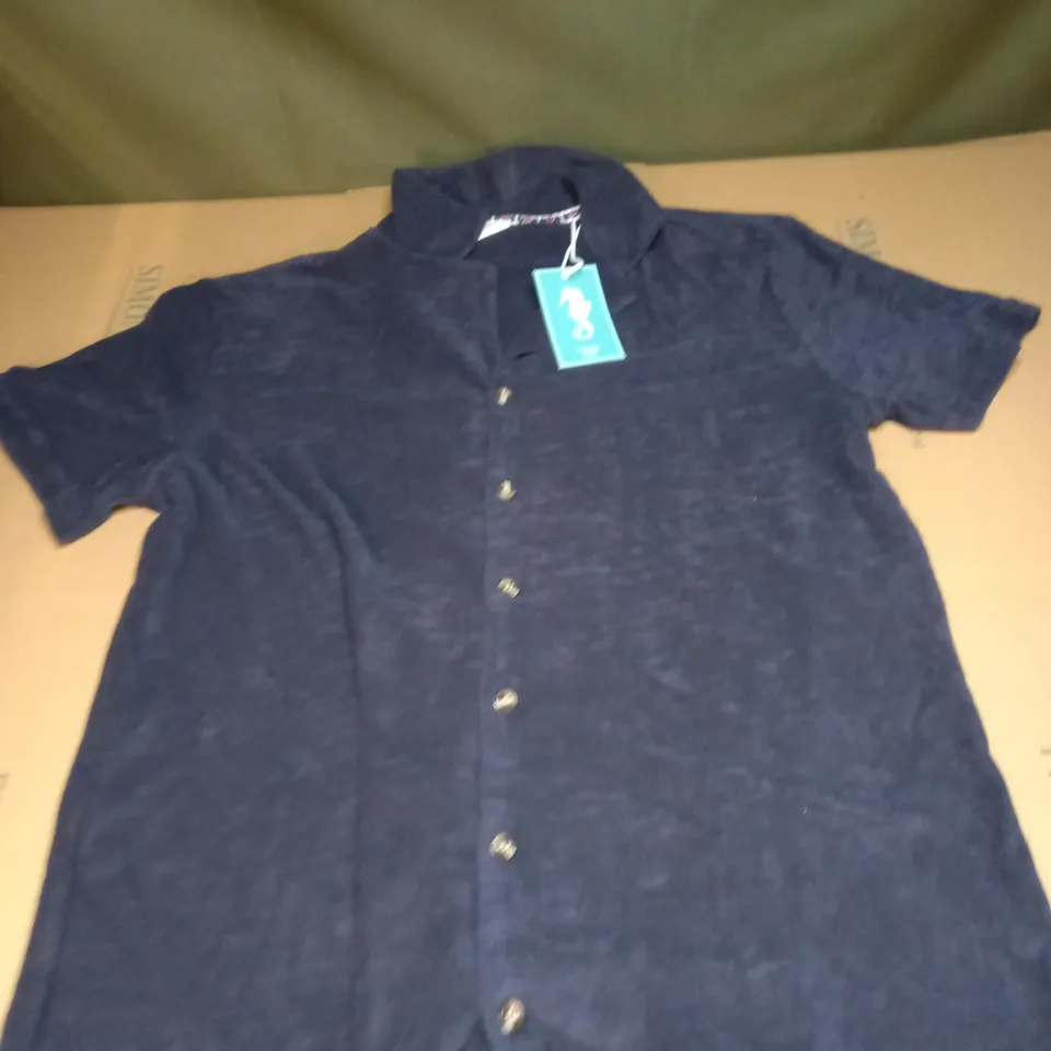 MENS CHELSEA PEERS BUTTON SHIRT SIZE M 