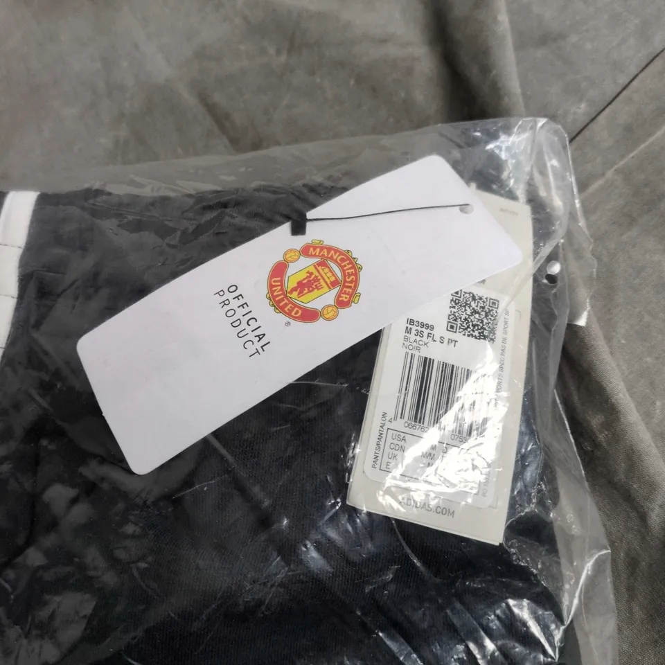 MANCHESTER UNITED ADIDAS 3 STRIPE FLEECE PANTS IN BLACK SIZE M