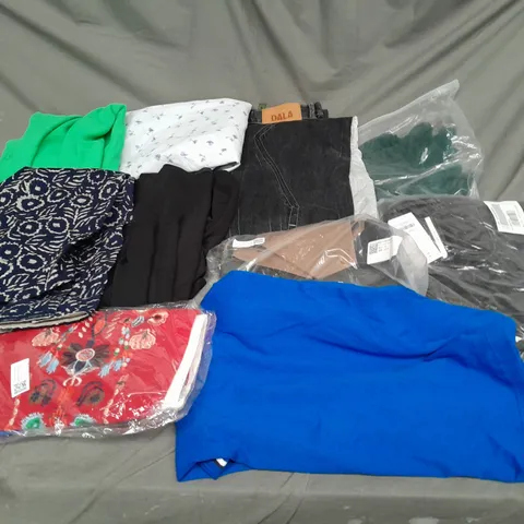 BOX OF ASSORTED CLOTHING ITEMS IN VARIOUS COLOURS, SIZES AND STYLES