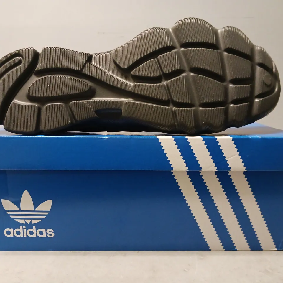 BOXED PAIR OF ADIDAS ADIFOM SUPERNOVA SHOES IN DARK GREY UK SIZE 10