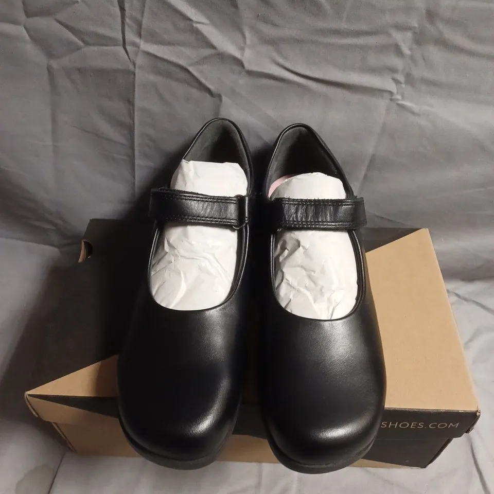 BOXED PAIR OF START RITE SAMBA BLACK LEATHER MARY-JANE SHOES, UK 2.5 (EU 35)