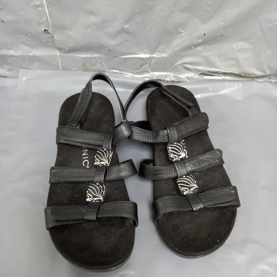 VIONIC AMBER SANDALS BLACK SIZE 4