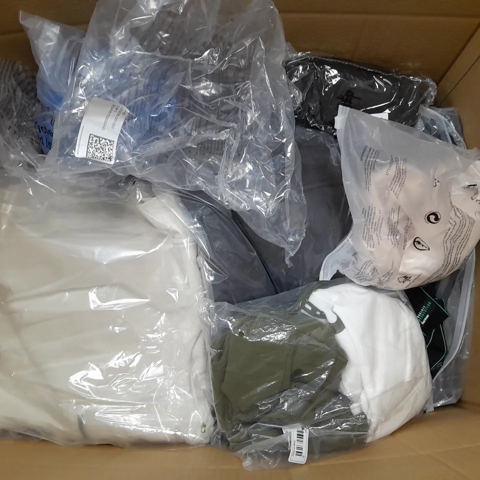 BOX OF APPROXIMATELY 25 ASSORTED CLOTHING ITEMS TO INCUDE - TROUSERS , TOPS , DRESS ETC