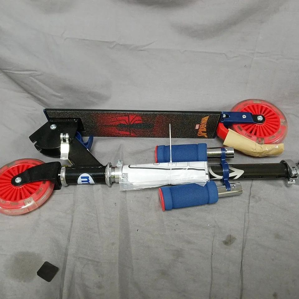 SPIDERMAN FOLDING INLINE SCOOTER WITH LED WHEELS