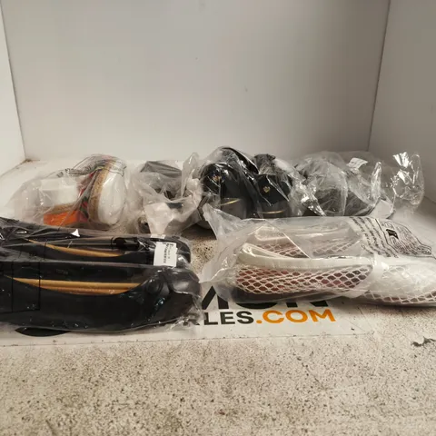 BOX OF APPROXIMATELY 22 ASSORTED FOOTWEAR ITEMS OF VARIOUS SIZES AND STYLES