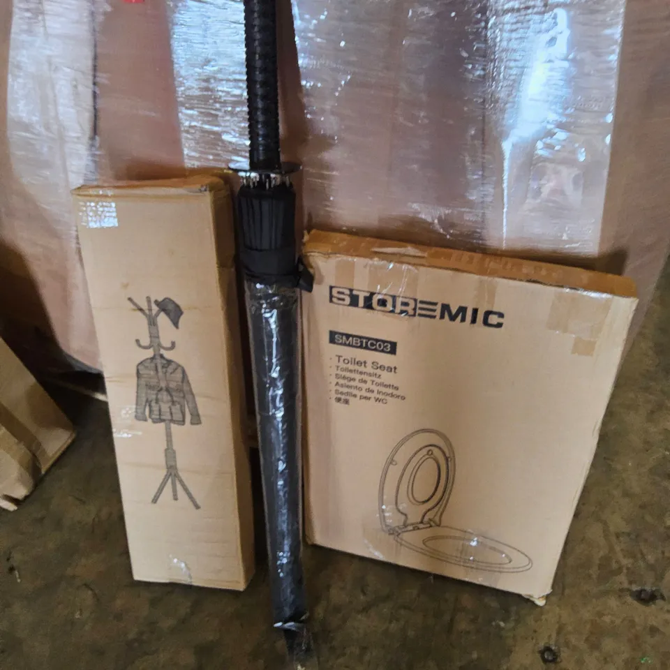 PALLET OF ASSORTED ITEMS TO INCLUDE, TOILET SEAT, COAT STAND, SAMURI UMBRELLA, CAR DECANTER SET.