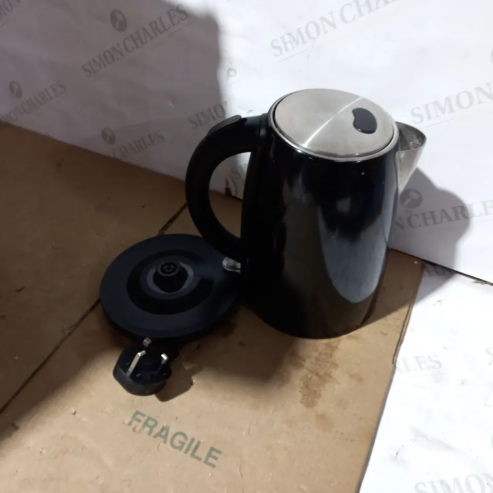 SWAN 1.7 LITRE KETTLE AND 4 SLICE TOASTER