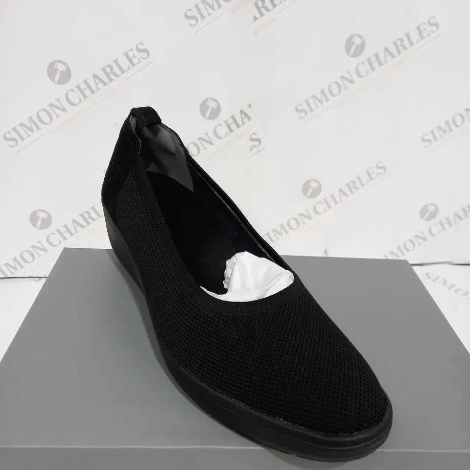 BOXED VIONIC JACEY SLIP-ON SHOES IN BLACK SIZE 7