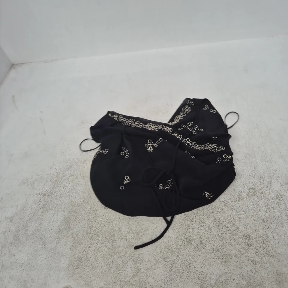 URBAN OUTFITTERS BLACK TOP WITH SILVER RING EMBELLISHMENTS – SIZE S-P