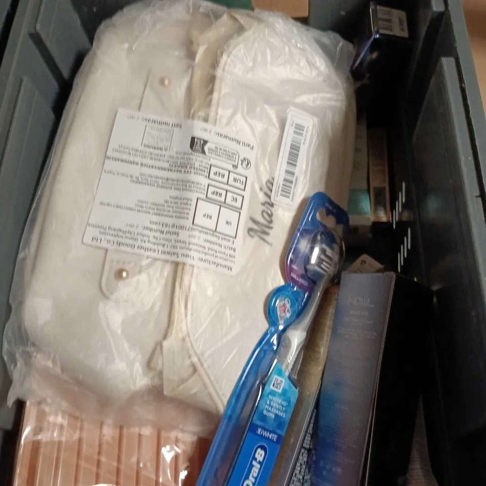 APPROXIMATEY 20 ASSORTED HEALTH AND BEAUTY PRODUCTS TO INCLUDE - GIRLUSH BRIGHT BEAM BODY LOTION - ORAL-B TOOTHBRUSH AND EYE MATRIX MASK