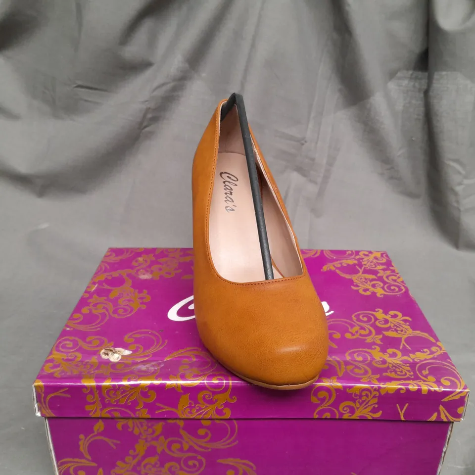 BOX OF APPROX 11 CLARA'S MARRON OPEN TOP HIGH HEELS VARIOUS SIZES 