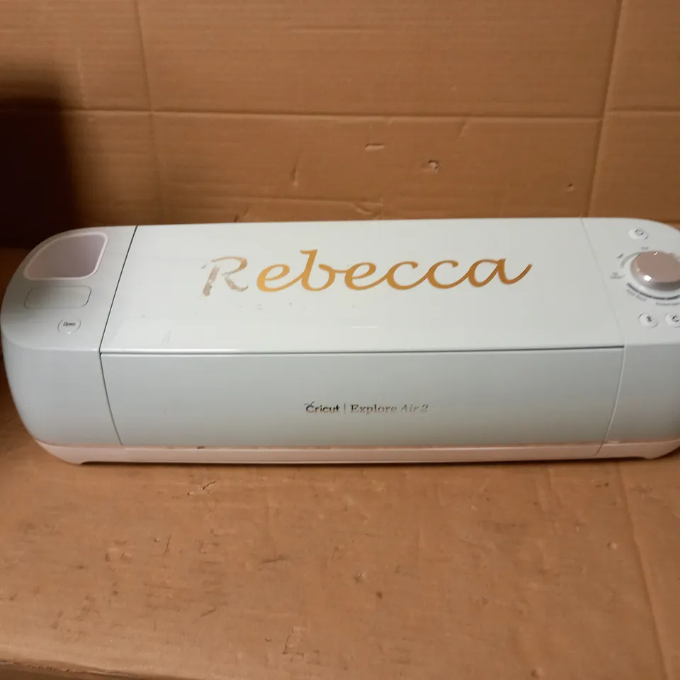 CRICUT EXPLORE AIR 2 CUTTING MACHINE