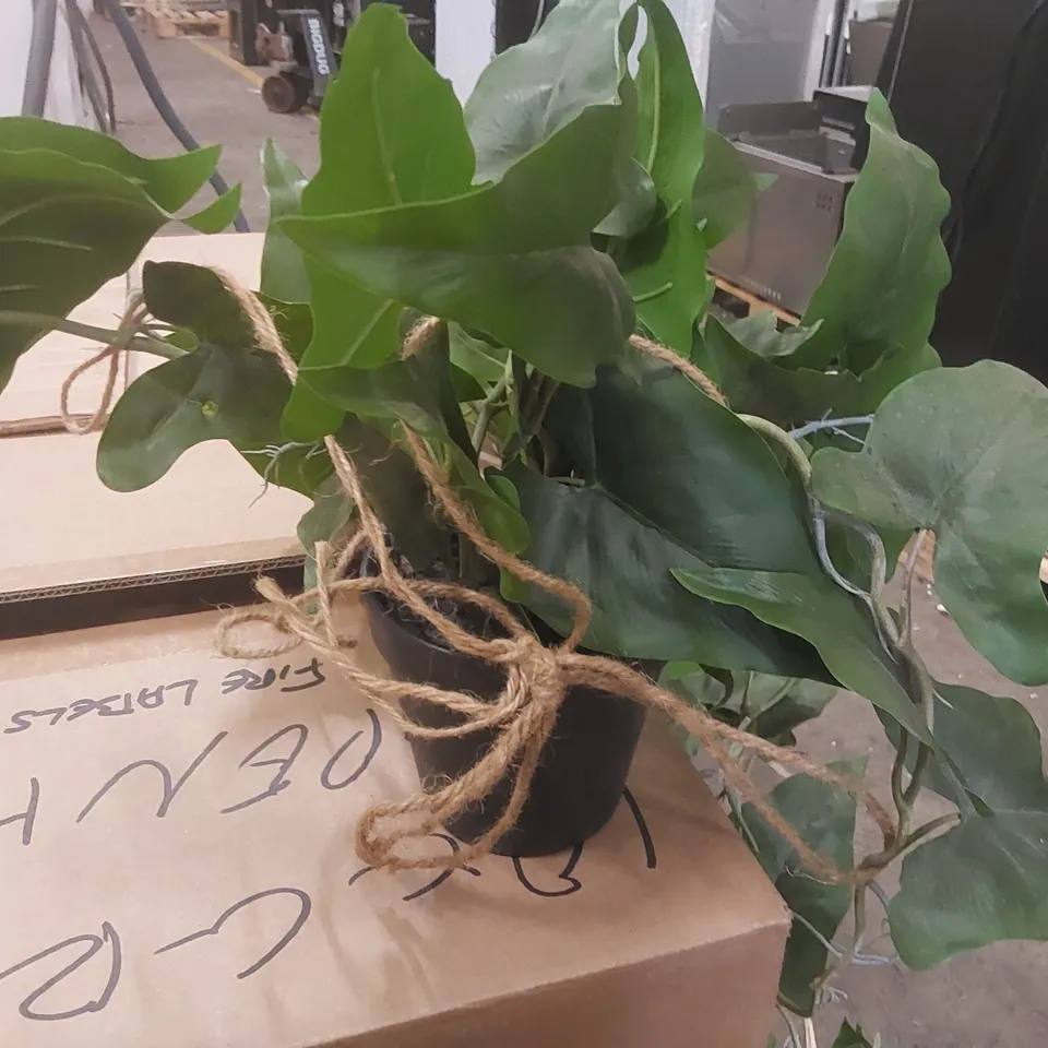 ARTIFICIAL POTTED PLANT