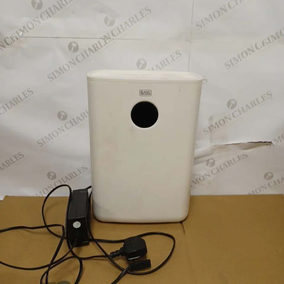 BLACK AND DECKER 2-LITRE DEHUMIDIFIER WITH AIR PURIFIER