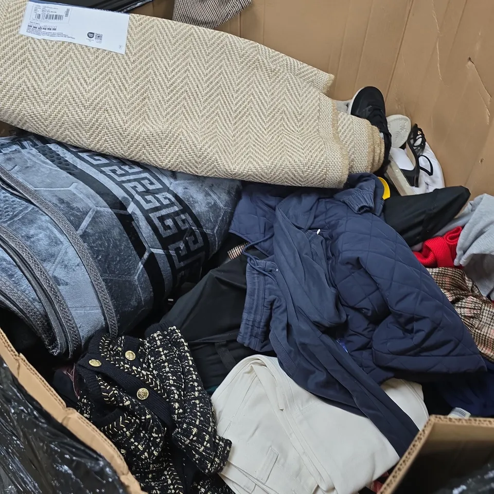 PALLET OF APPROXIMATELY 40 ASSORTED ITEMS TO INCLUDE CLOTHING, SHOES, RUG ETC - COLLECTION ONLY