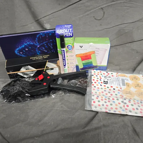 APPROXIMATELY 10 ASSORTED HOUSEHOLD ITEMS TO INCLUDE TABET CASE, STAINLESS CUTLERY SET, GROUT PEN, ETC