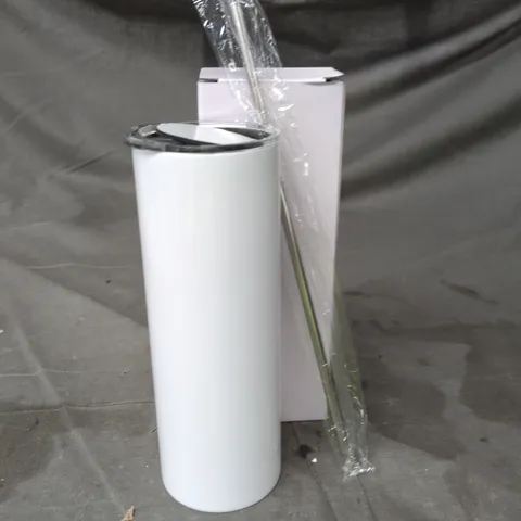 BOX OF APPROXIMATELY 25 FLAT BOTTOM DRINKING TUMBLERS WITH STRAWS - COLOURS MAY VARY