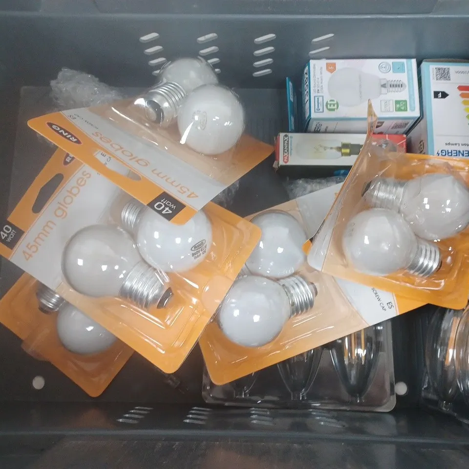 BOX OF APPROXIMATELY 20 ASSORTED LIGHT BULBS