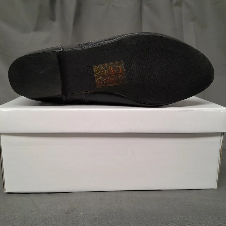 BOXED PAIR OF CUTIE OT SHOES IN BLACK W. STUD EFFECT SIZE 4